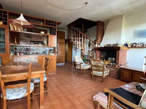 casa indipendente in vendita a Cascina