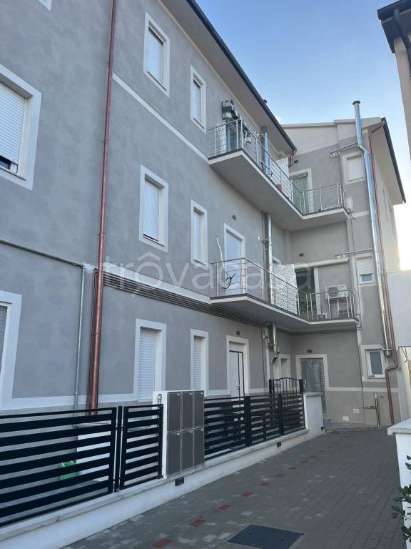 appartamento in vendita a Cascina in zona San Lorenzo a Pagnatico