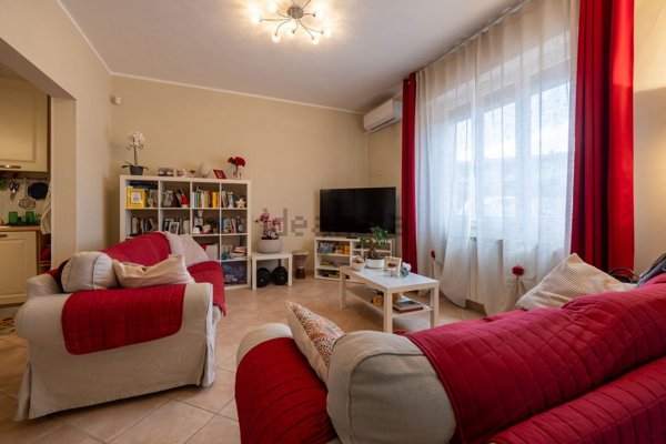 casa indipendente in vendita a Cascina