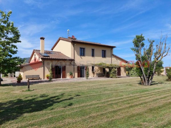casa indipendente in vendita a Cascina