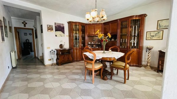 casa indipendente in vendita a Cascina