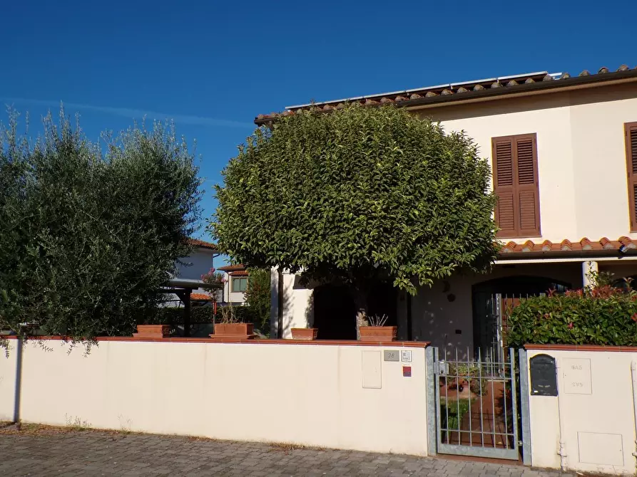 casa indipendente in vendita a Cascina in zona San Lorenzo alle Corti