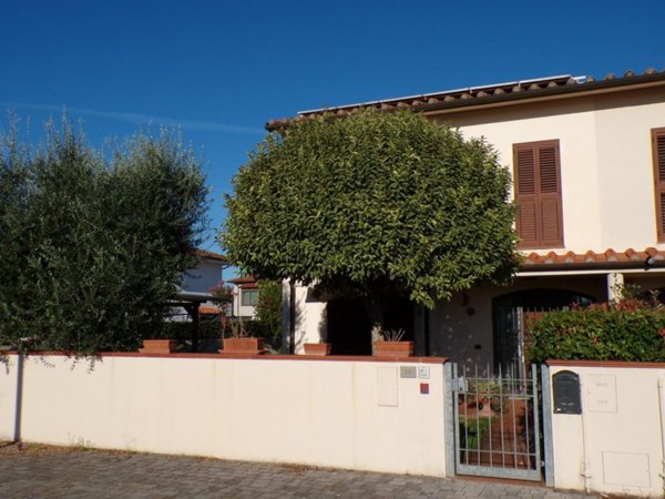 casa indipendente in vendita a Cascina in zona San Lorenzo alle Corti
