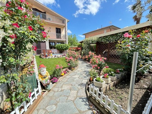 casa indipendente in vendita a Cascina in zona San Lorenzo a Pagnatico