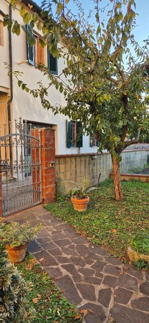 casa indipendente in vendita a Cascina