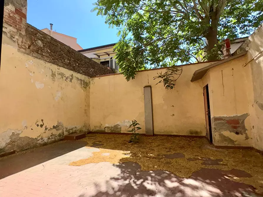 locale commerciale in vendita a Cascina