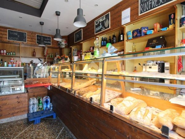 negozio in vendita a Cascina in zona Navacchio