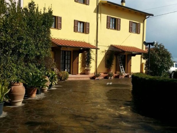 casa indipendente in vendita a Cascina in zona Titignano