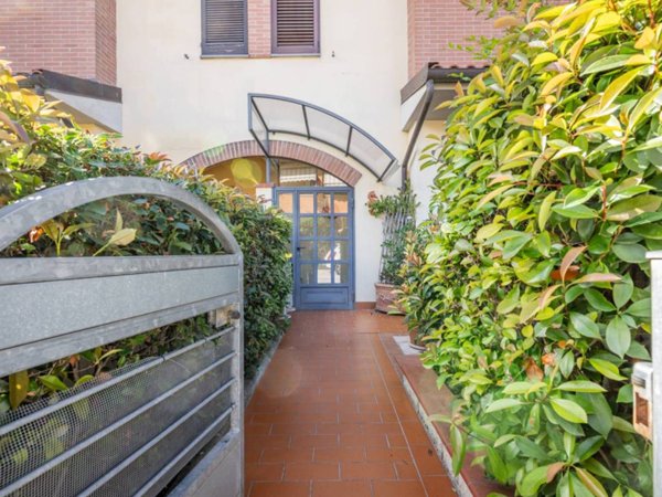 casa indipendente in vendita a Cascina