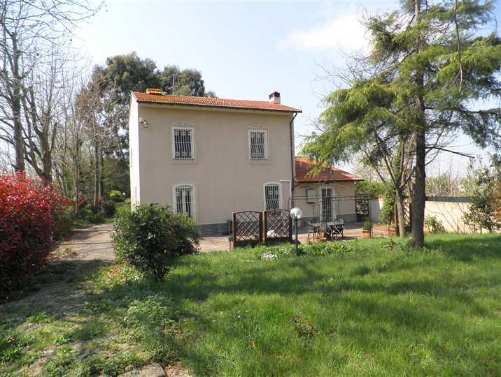 casa indipendente in vendita a Cascina