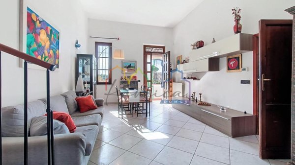 casa indipendente in vendita a Cascina