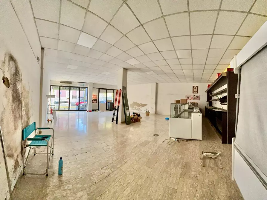 casale in vendita a Cascina