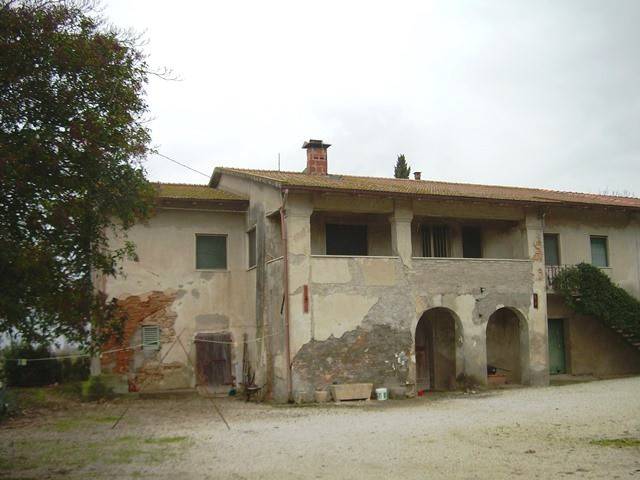 negozio in vendita a Cascina
