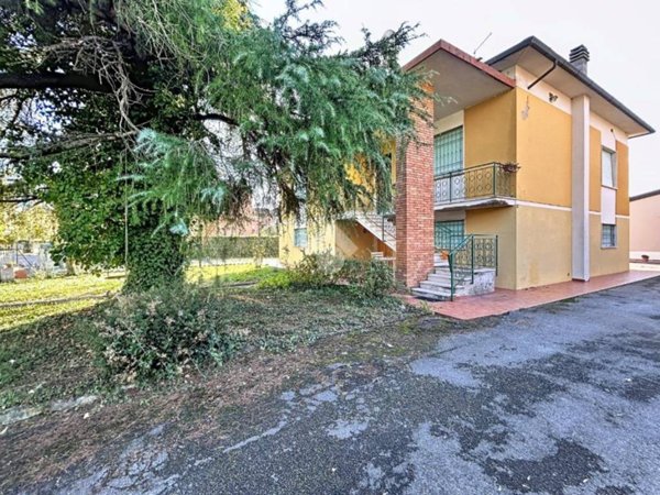 casa indipendente in vendita a Cascina in zona Navacchio