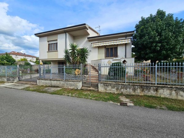 casa indipendente in vendita a Cascina in zona San Casciano