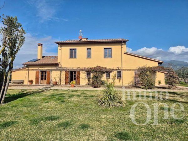 casa indipendente in vendita a Cascina in zona Marciana