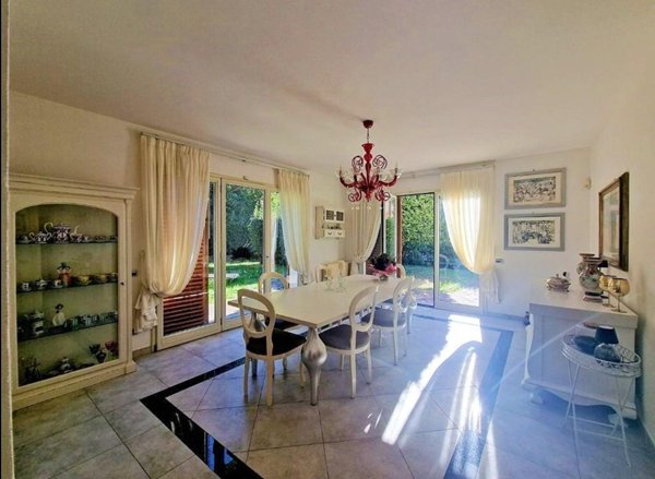 casa indipendente in vendita a Cascina in zona Navacchio