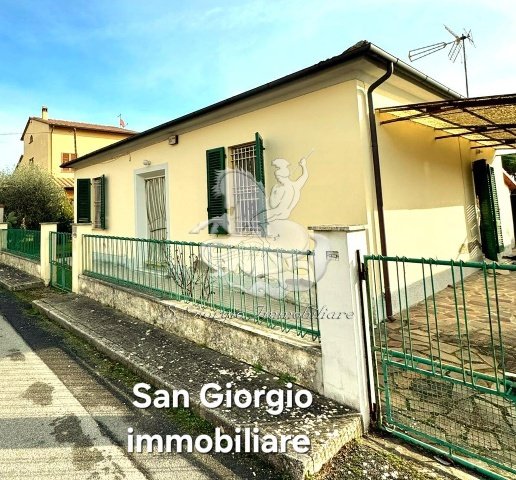 casa indipendente in vendita a Cascina in zona Visignano