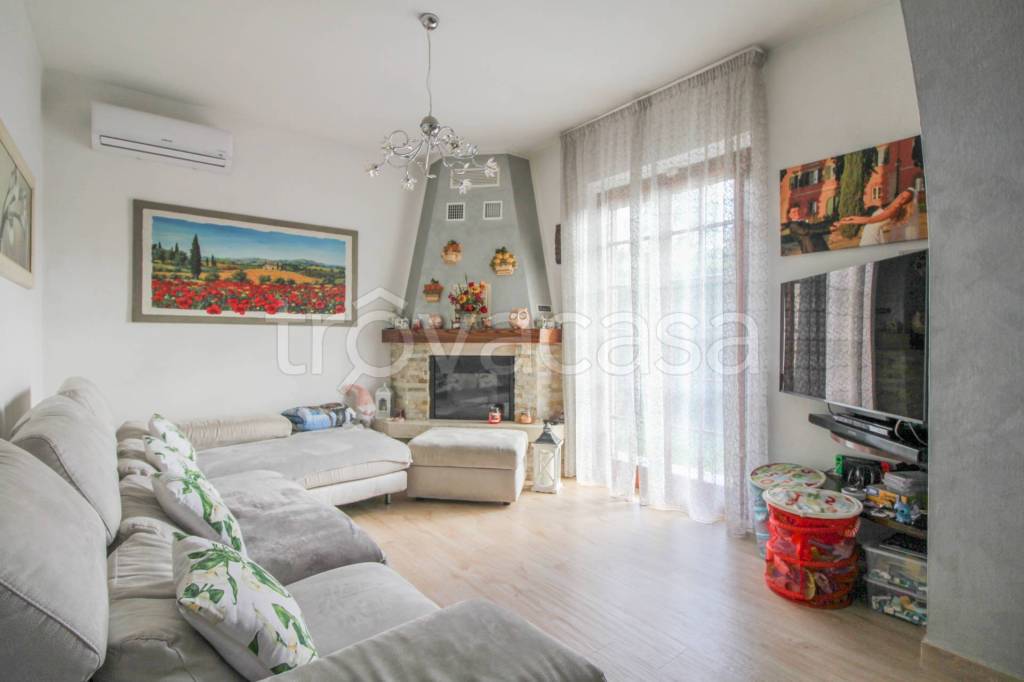 casa indipendente in vendita a Cascina in zona Navacchio