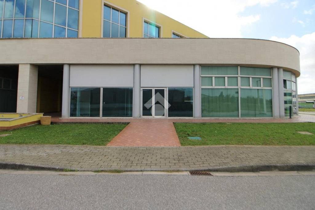 casale in vendita a Cascina