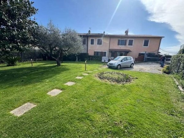 appartamento in vendita a Cascina in zona San Lorenzo alle Corti