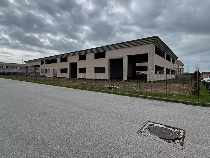 casale in vendita a Cascina