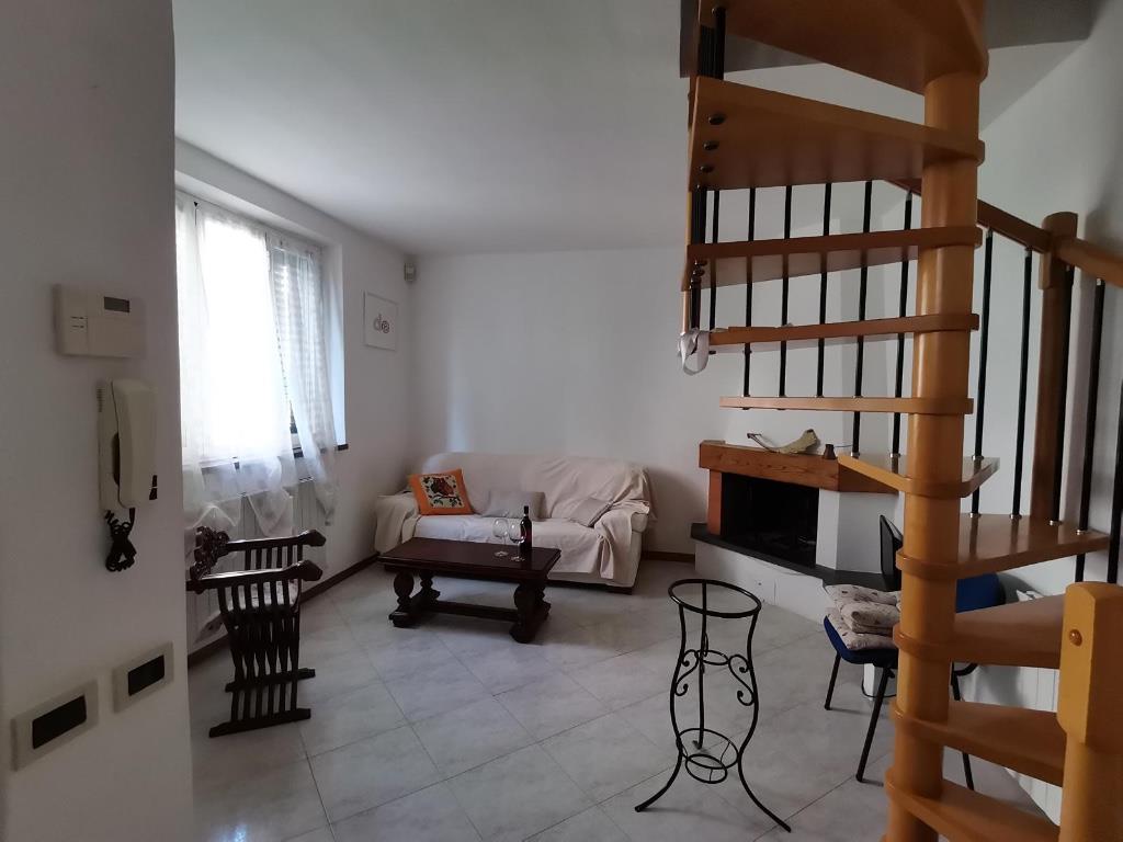casa indipendente in vendita a Cascina