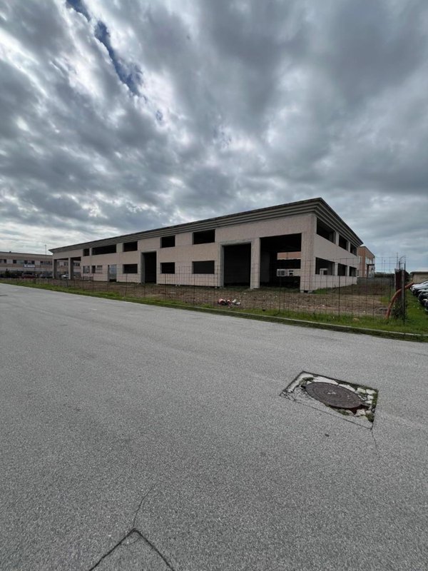 casale in vendita a Cascina