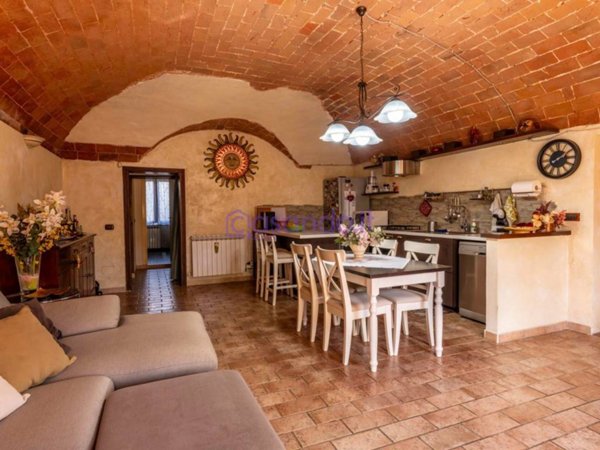 appartamento in vendita a Cascina in zona Visignano