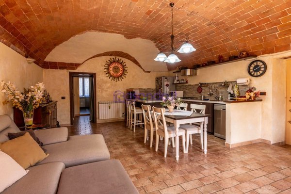 appartamento in vendita a Cascina in zona Visignano