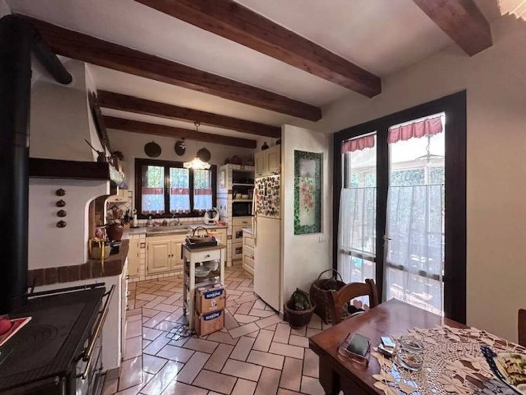 casa indipendente in vendita a Cascina in zona Navacchio