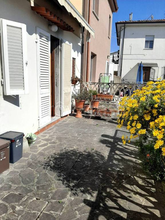 casa indipendente in vendita a Cascina