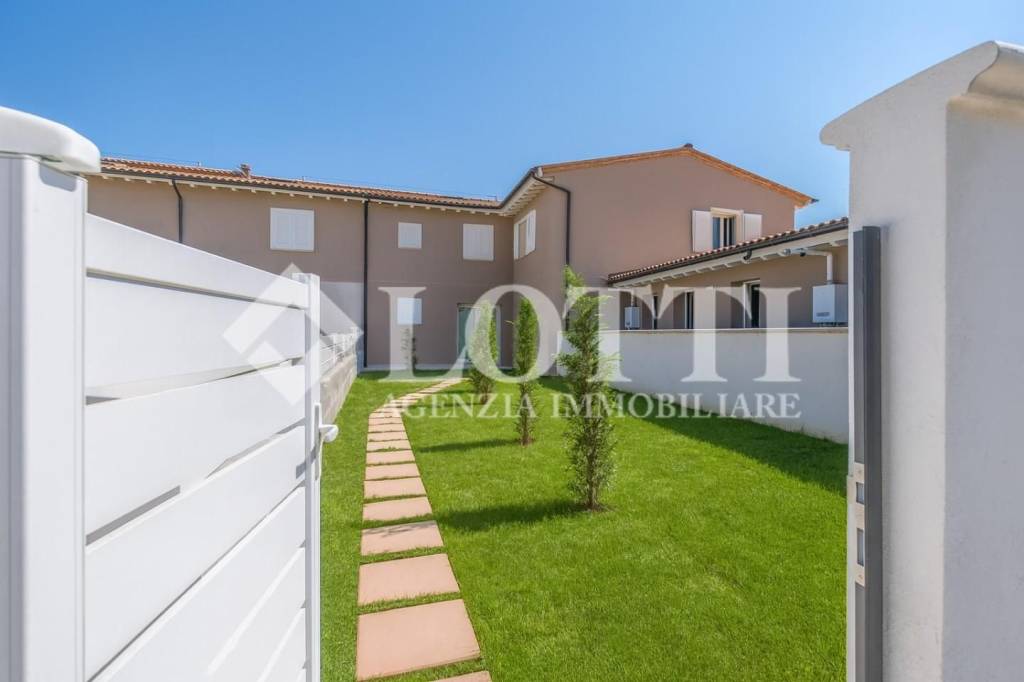 casa indipendente in vendita a Cascina in zona San Lorenzo a Pagnatico