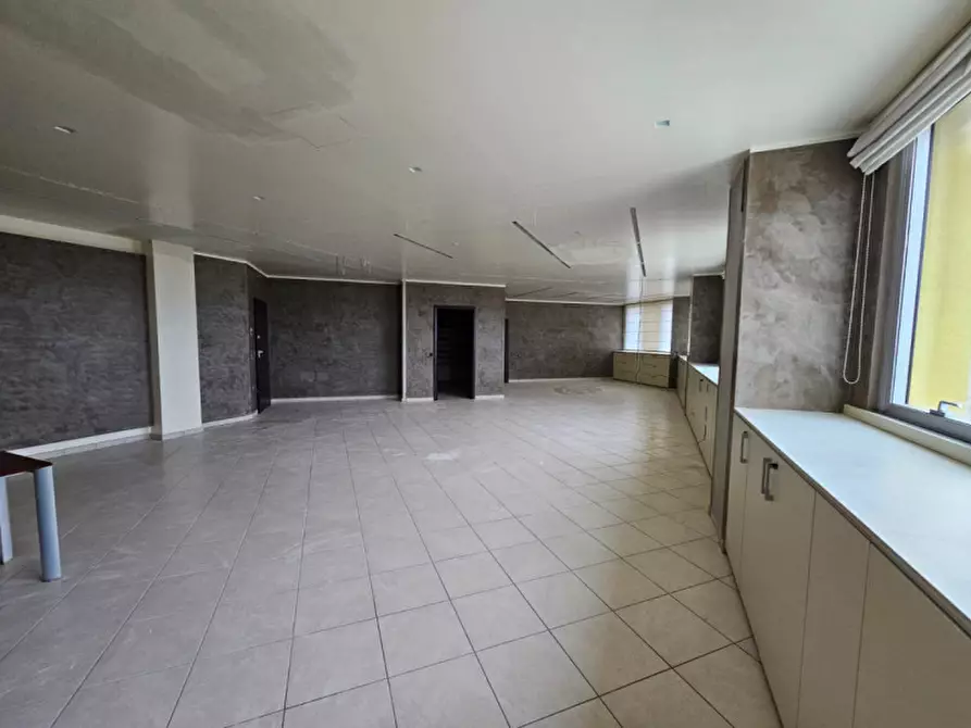 casale in vendita a Cascina