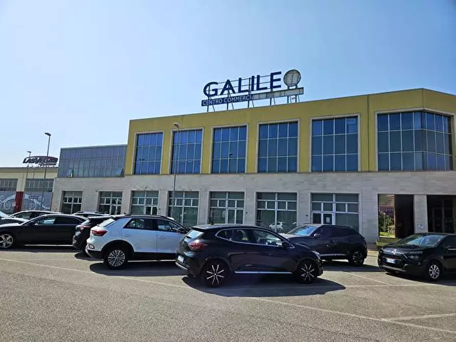 casale in vendita a Cascina