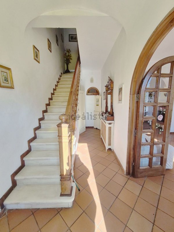 casale in vendita a Cascina in zona Titignano