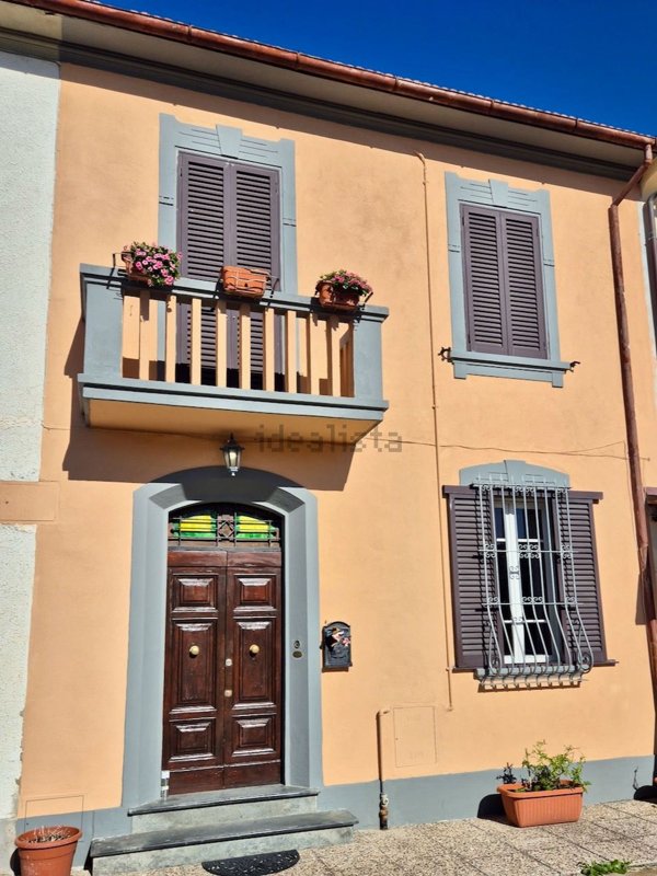 casale in vendita a Cascina in zona Titignano