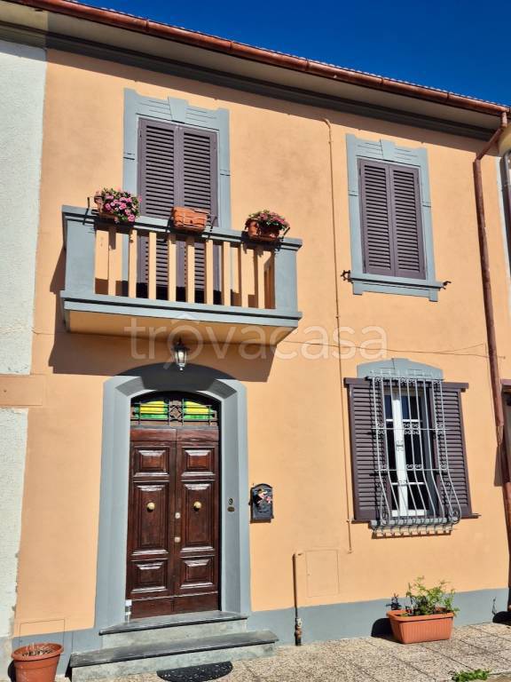 casa indipendente in vendita a Cascina in zona Navacchio