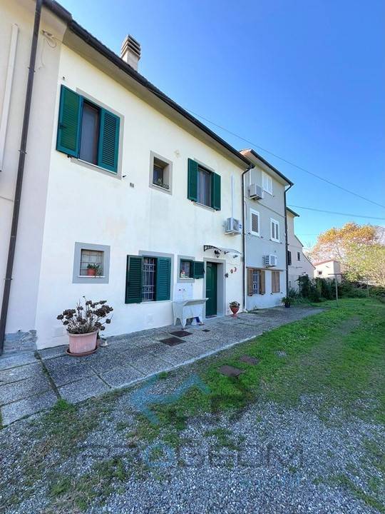casa indipendente in vendita a Cascina in zona Ripoli