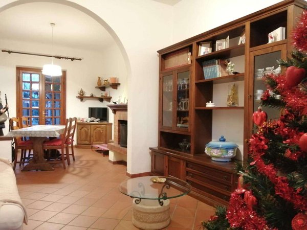 intera palazzina in vendita a Cascina in zona San Lorenzo alle Corti