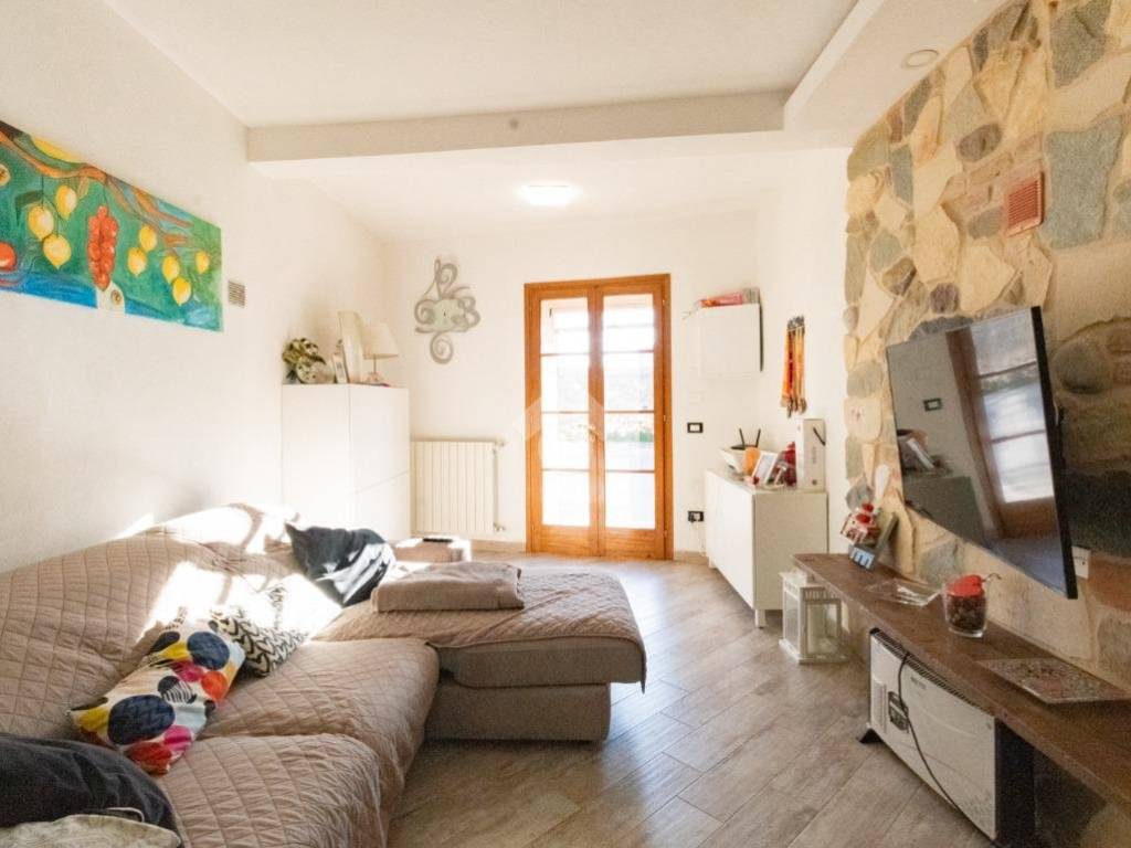 casa indipendente in vendita a Cascina