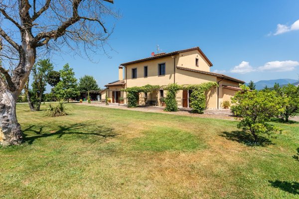 casale in vendita a Cascina in zona Marciana