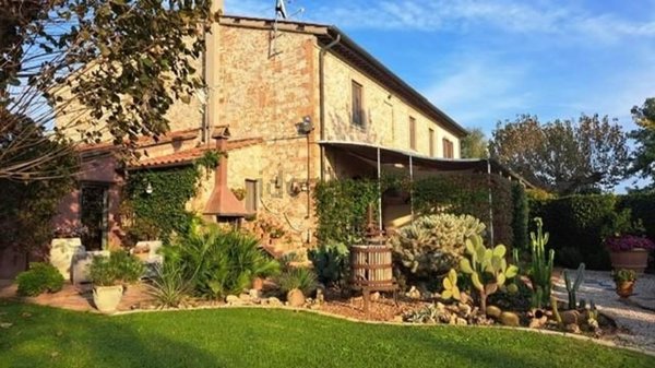 casale in vendita a Cascina