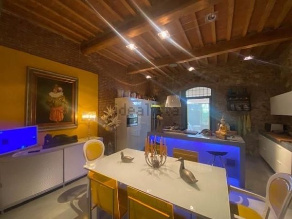 casale in vendita a Cascina