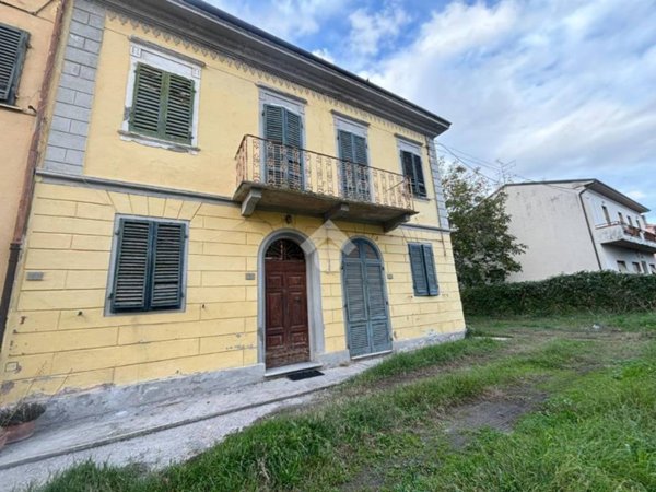 casa indipendente in vendita a Cascina