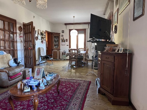 casa indipendente in vendita a Cascina in zona San Lorenzo a Pagnatico
