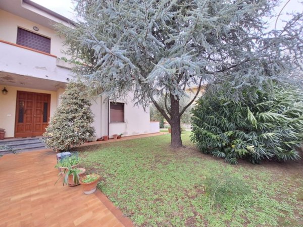 casa indipendente in vendita a Cascina in zona San Lorenzo a Pagnatico