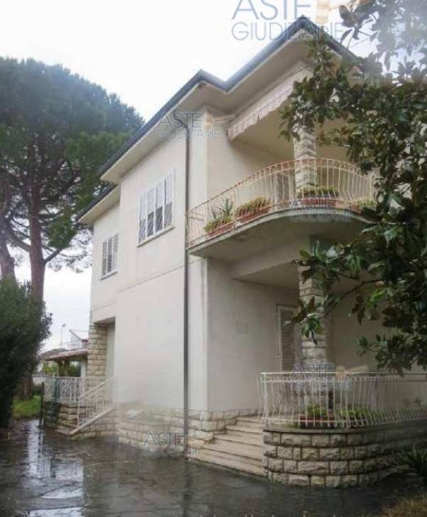 casa indipendente in vendita a Cascina