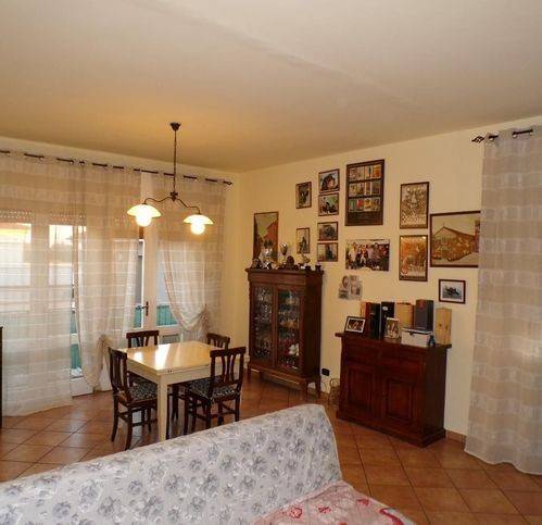 casa indipendente in vendita a Cascina