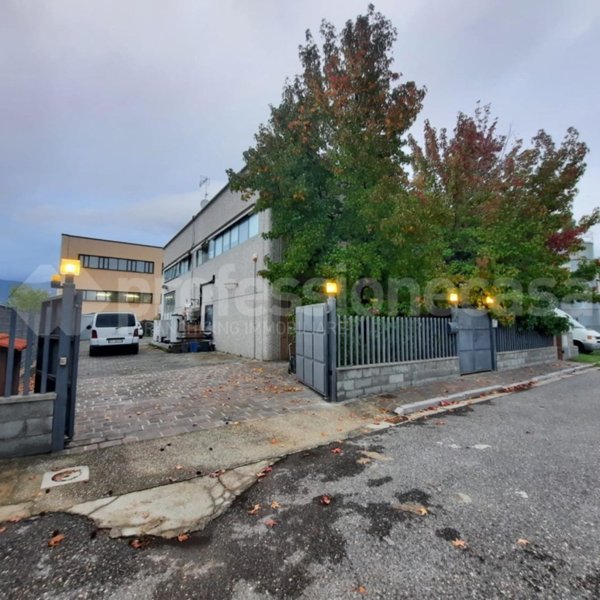 casale in vendita a Cascina